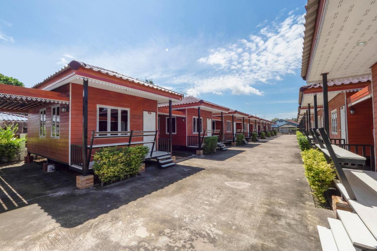 Oyo 1166 Train Way Resort Ban Rai  Exterior photo