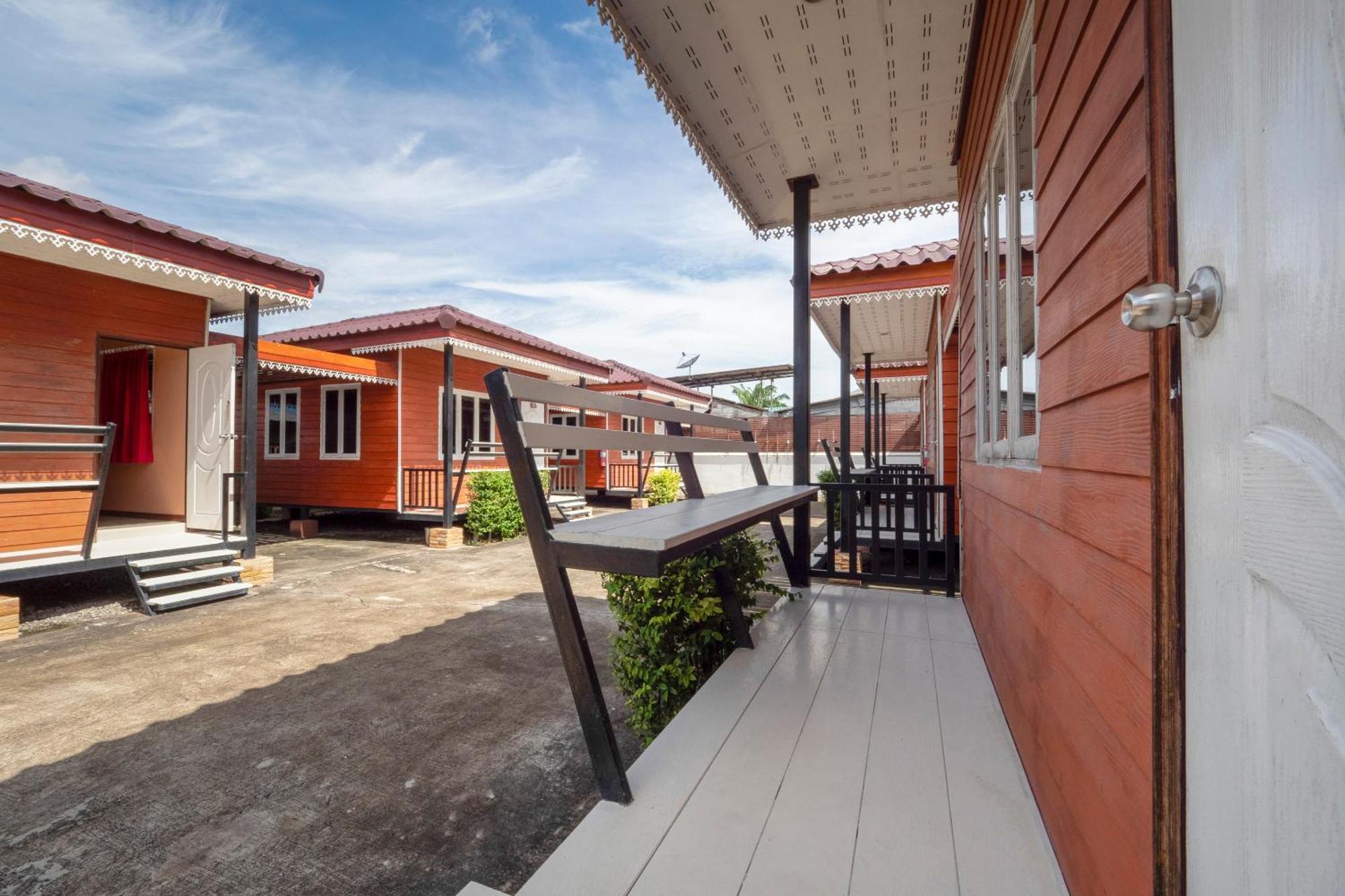 Oyo 1166 Train Way Resort Ban Rai  Exterior photo